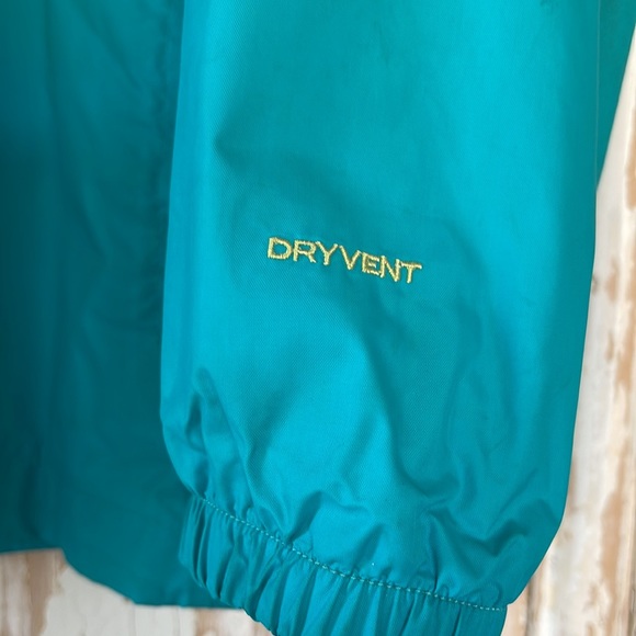 The Northface Girls Raincoat - Picture 2 of 7